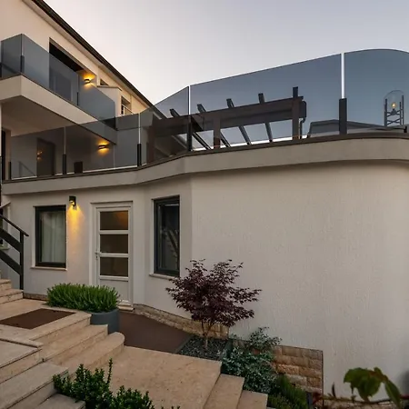 בית נופש Sea View Modern Spacious Lounge House פרמנטורה