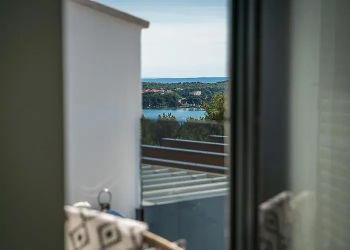 Sea View Modern Spacious Lounge House